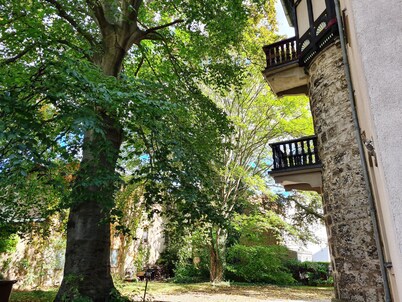 Large stylishly furnished holiday flat in a quiet and central location