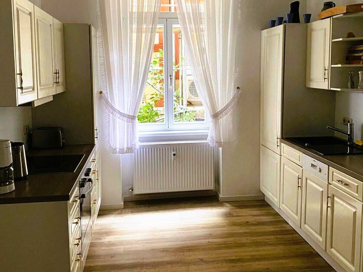 Kylskåp, mikrovågsugn, ugn och spishäll