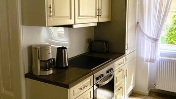 KylskÄp, mikrovÄgsugn, ugn och spishÀll