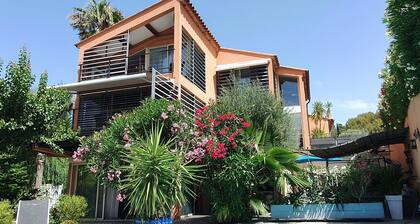 LOVELY AIR-CONDITIONED APARTMENT 900M FROM THE BEACH AND SHOPS