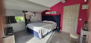 2 bedrooms, travel crib, WiFi