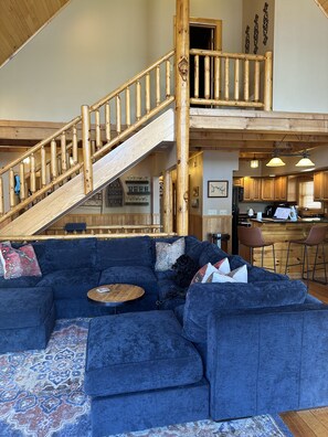 Smart TV, chimenea, videojuegos y reproductor de DVD 