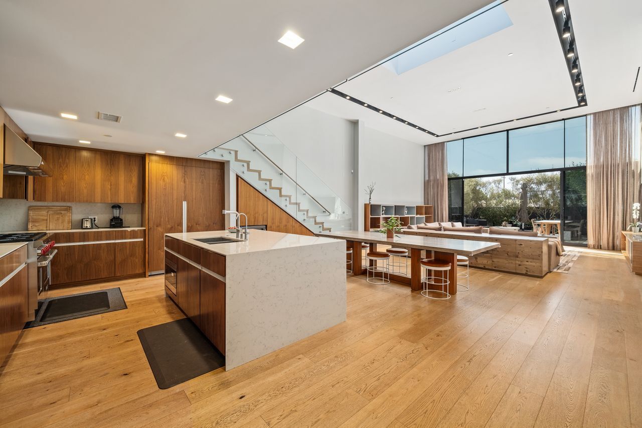 Hollister House | Urban Living w/Rooftop Terrace, Spa and Ocean Views