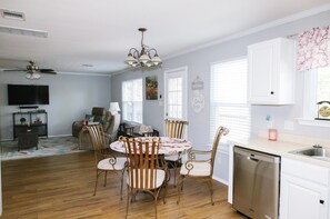 Interior - The Koi House Georgetown: 35 Minutes from Downtown Austin and Airport (Georgetown)