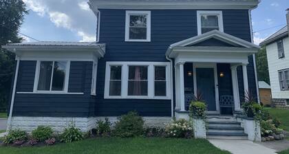 The Coxon House Inn: 3rd floor apartment- The Writer’s Nook