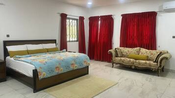 4 camere, ferro/asse da stiro, Wi-Fi gratuito, lenzuola