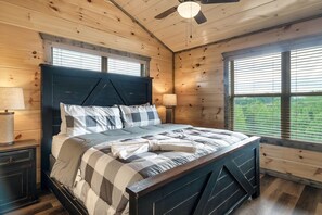 3 bedrooms, iron/ironing board, travel crib, free WiFi - 👀Fall discounts!🔥Dollywood Hills 3 Bdrm-game room-hot tub-grill (Sevierville)