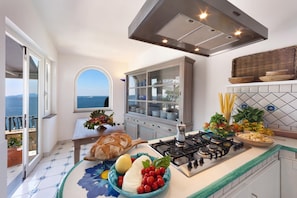 Casa, para fumadores | 4 habitaciones y wifi 