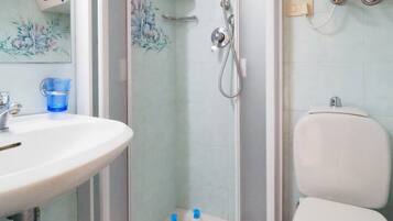 Douche, articles de toilette écologiques, sÚche-cheveux, bidet