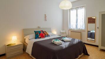 2 Schlafzimmer, Reisekinderbett, kostenloses WLAN, Bettwäsche