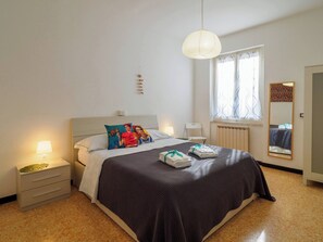 2 Schlafzimmer, Reisekinderbett, kostenloses WLAN, Bettwäsche