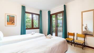 5 bedrooms, free WiFi, bed sheets