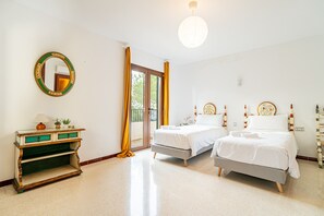 5 quartos, Wi-Fi de cortesia, roupa de cama