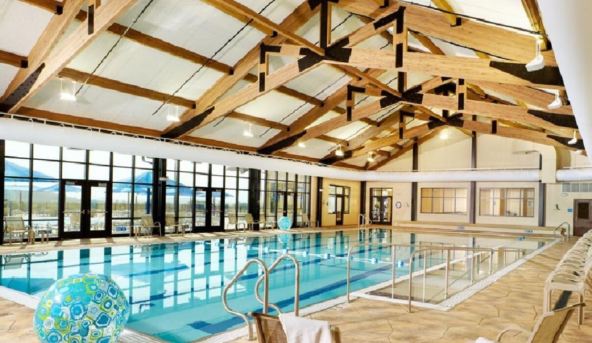 Piscine intérieure, piscine extérieure