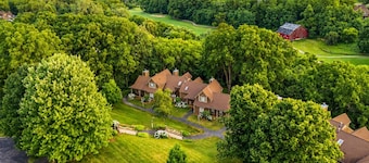 Cute & Cozy King Suite Villa ~ Near Golf, Trails, Spa