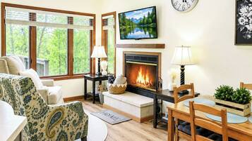 Smart TV, fireplace