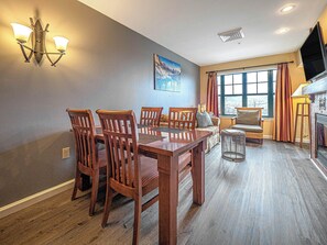 Dining - Mountain Creek Lovely 1 Bedroom/Pool/Jacuzzi/King Bed/Ski In/Out (Vernon Township)