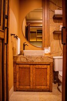 Bañera y ducha independientes, cabezal de ducha tipo lluvia