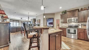 Microwave, oven, dishwasher, coffee/tea maker