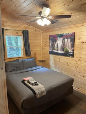 3 chambres, bureau, fer et planche à repasser, accès au Wi-Fi (inclus)