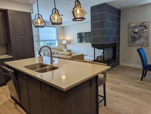 Old Town North-Dogs Welcome! Bikes, Roof Top Deck