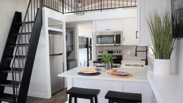 Deluxe Cottage, 1 Bedroom, Bay View | Private kitchen | Full-size fridge, microwave, oven, stovetop