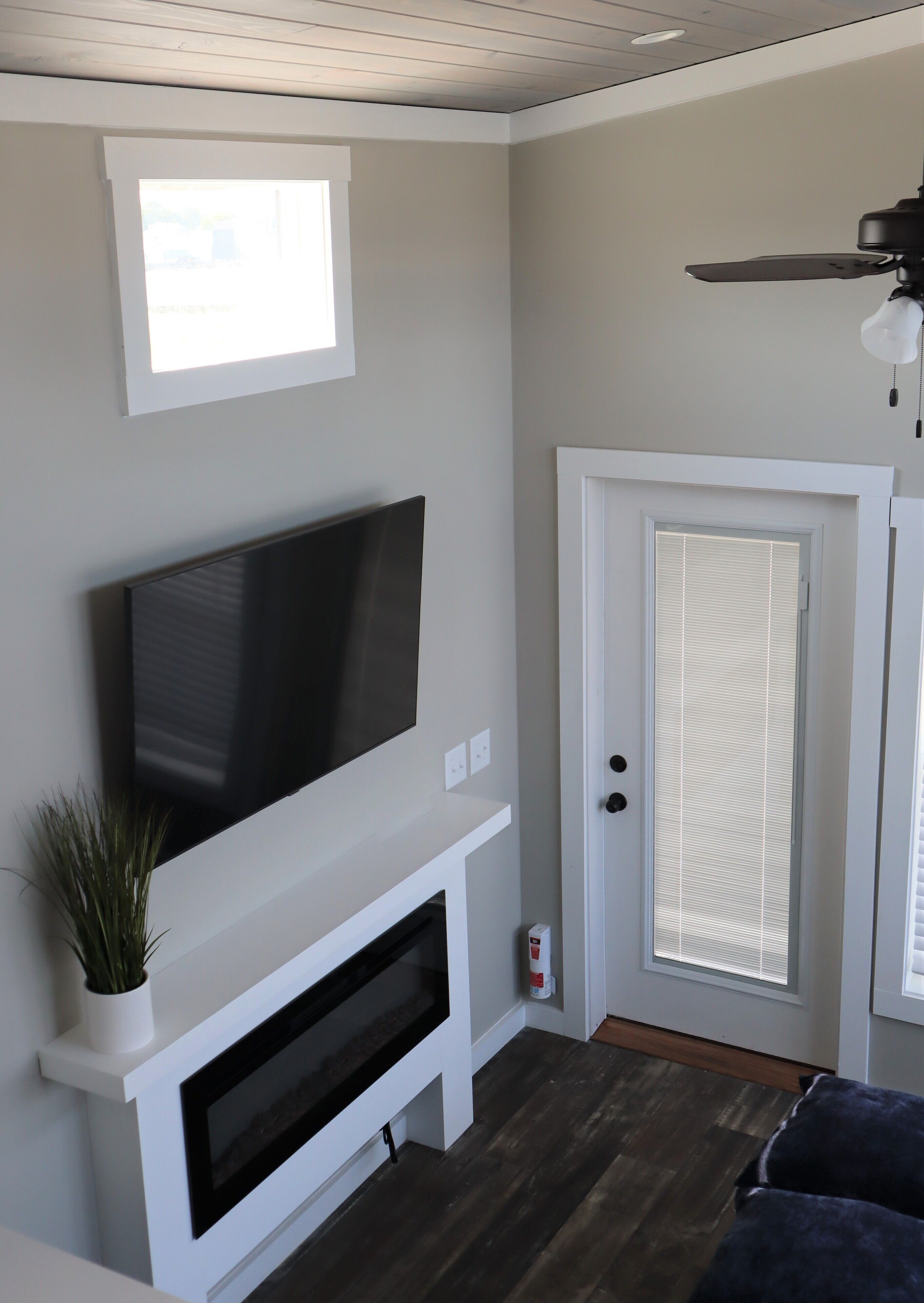 豪華平房, 1 間臥室, 海灣景觀 | 起居區 | 40-吋平面電視、有線頻道、電視、壁爐