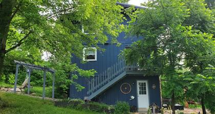 Quaint Stream Side Cottage 15m from Oxford&Hamilton OH