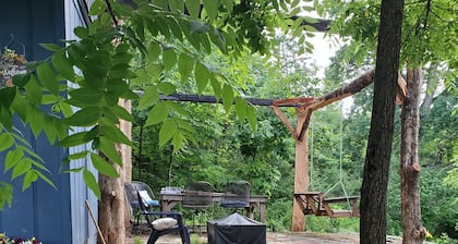 Quaint Stream Side Cottage 15m from Oxford&Hamilton OH