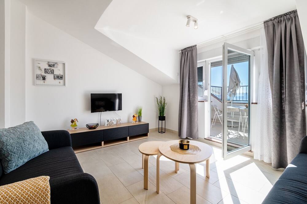 Apartment Familia - Two Bedroom Apartment with Balcony and Sea View