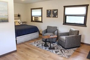 1 bedroom, WiFi, bed sheets - Horse Creek Resort - Cabin 3 (Rapid City)