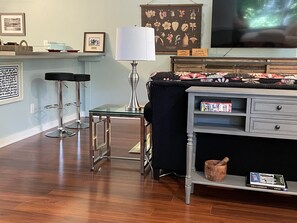 Interior - Peace & Quiet! Dogs welcome and only 4.6 miles to Downtown Asheville! (Asheville)