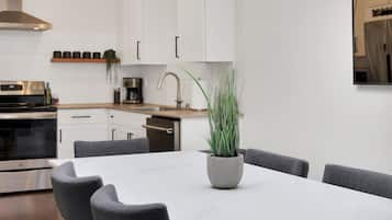 雪櫃、微波爐、焗爐、爐具