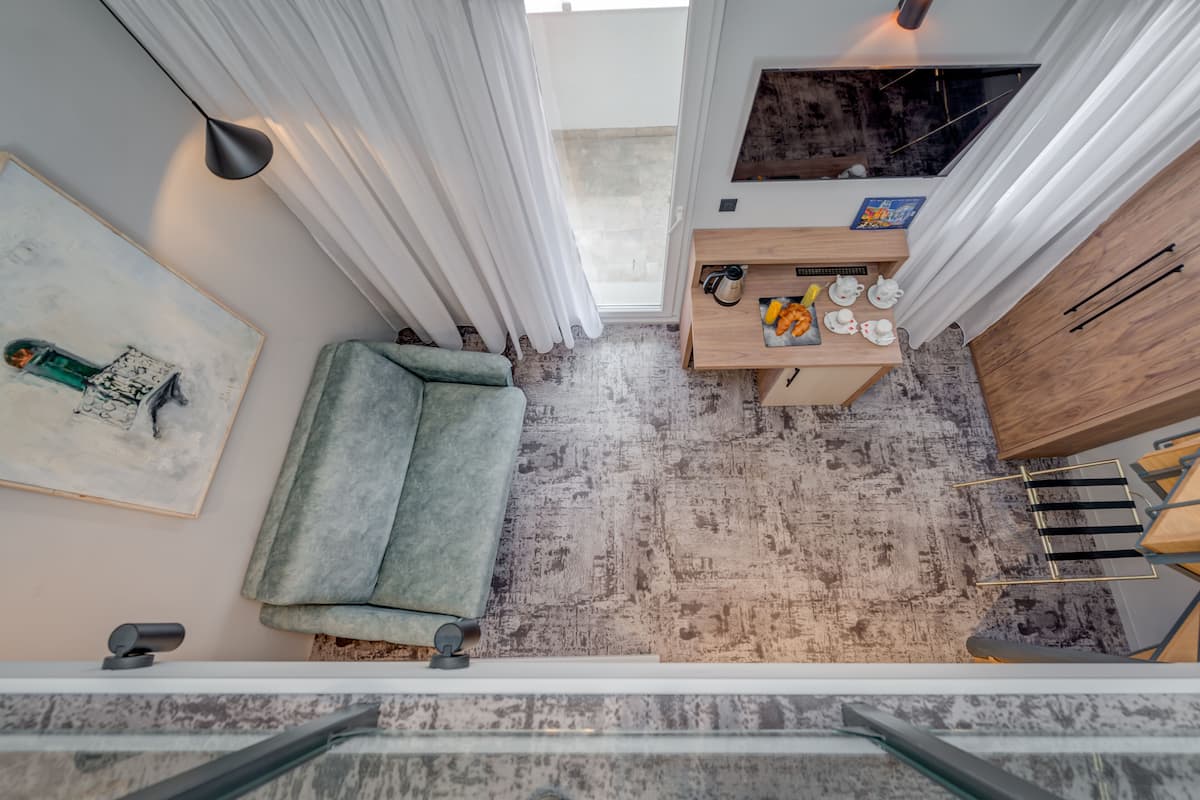 Suite Luxury | Area soggiorno | Smart TV 110 cm con canali digitali, TV, Netflix