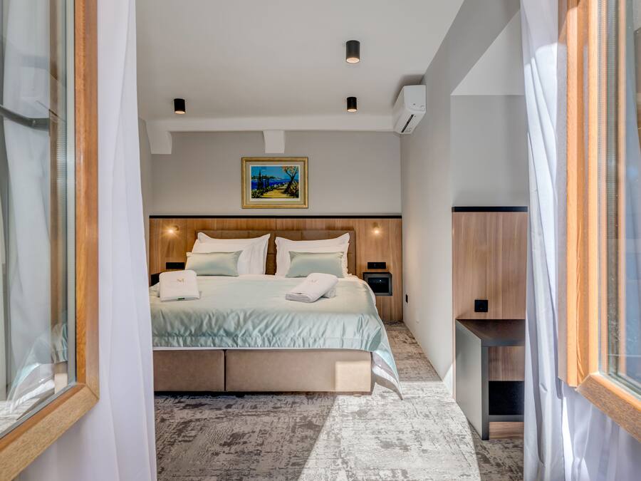 Deluxe Double Room | Egyptian cotton sheets, premium bedding, memory-foam beds, minibar