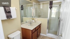 Bathtub, hair dryer, towels - Ref 701BV.  Villa at Bella Vida with own  pool. Near Disney (Kissimmee)