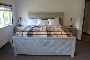 4 室のベッドルーム、WiFi、ベッドシーツ