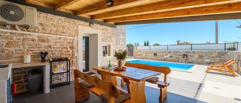 Outdoor dining