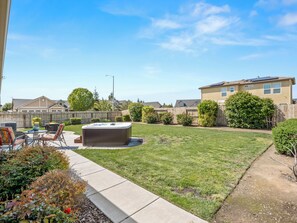 Terrace/patio - Spacious Home with new Hot tub I Fire pit I BBQ (Fresno)