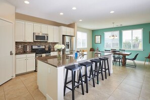 Fridge, microwave, oven, stovetop - Spacious Home with new Hot tub I Fire pit I BBQ (Fresno)