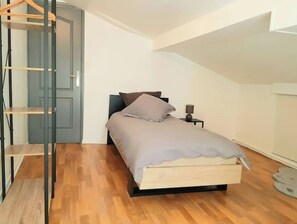 2 bedrooms, desk, iron/ironing board, travel cot