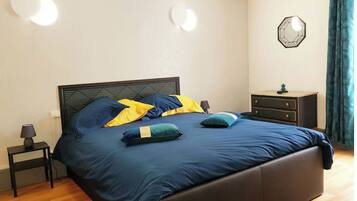 3 bedrooms, desk, iron/ironing board, travel crib