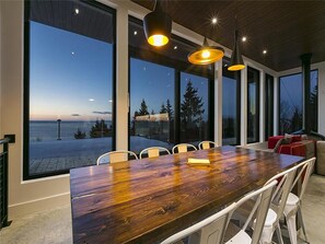 Dining - Breathtaking views, privacy and fresh air. (La Malbaie)