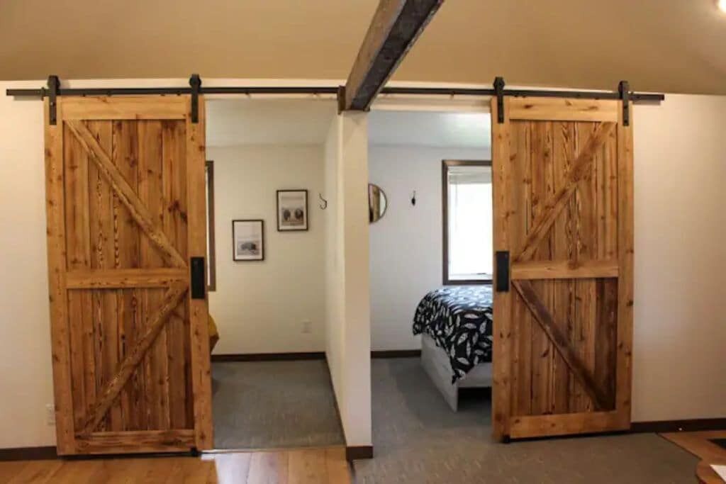 4 室のベッドルーム、WiFi、ベッドシーツ