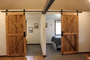 4 室のベッドルーム、WiFi、ベッドシーツ