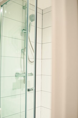 Departamento Confort, baño en la habitación (Cosy Basement) | Baño