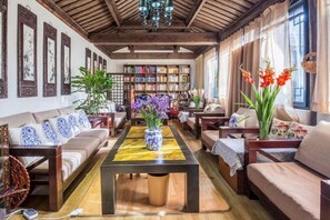 المنشأة من الداخل