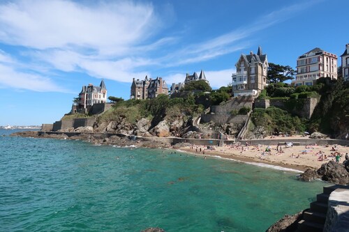 JOLIE MAISON RENOVEE CENTRE DINARD ENTRE ST ENOGAT ET LE MARCHE