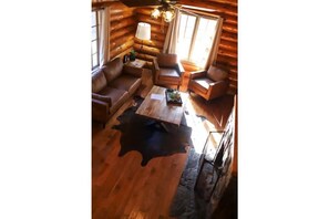 Televisión y chimenea 