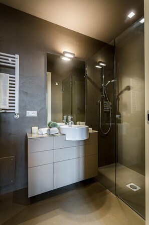 House | 2 bedrooms, WiFi - Casa Cachi 2 in Lucca (Lucca)